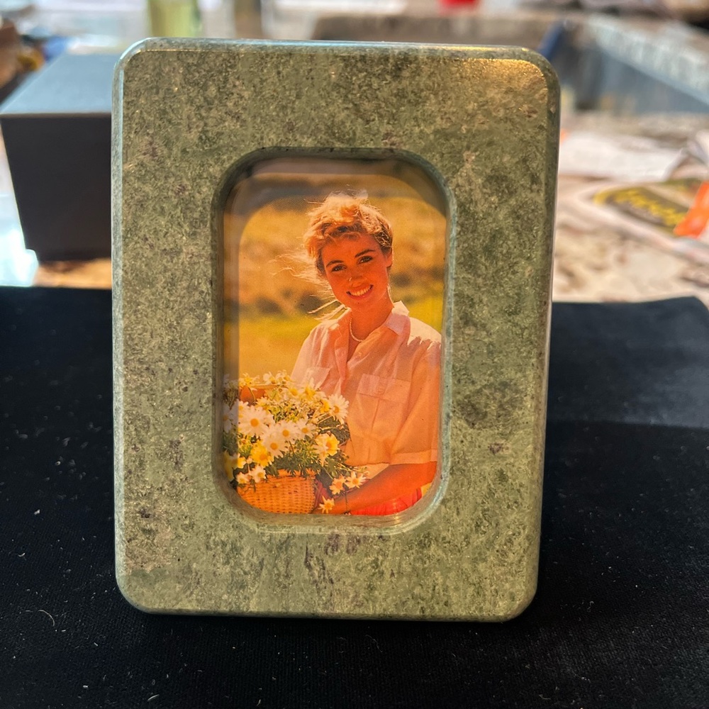 Brand New Cameo Small Green Marble Picture Frame 2” x 3” photo and 3” x 4” frame